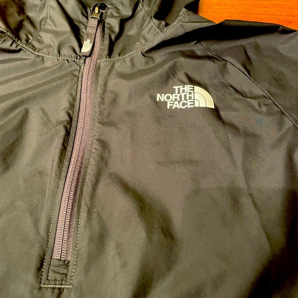 Boys North Face pullover jacket. - Picture 2 of 7